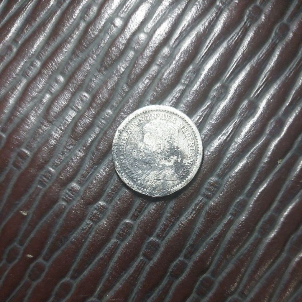 Koin perak langka. Wilhelmina mantel 1910 key date.