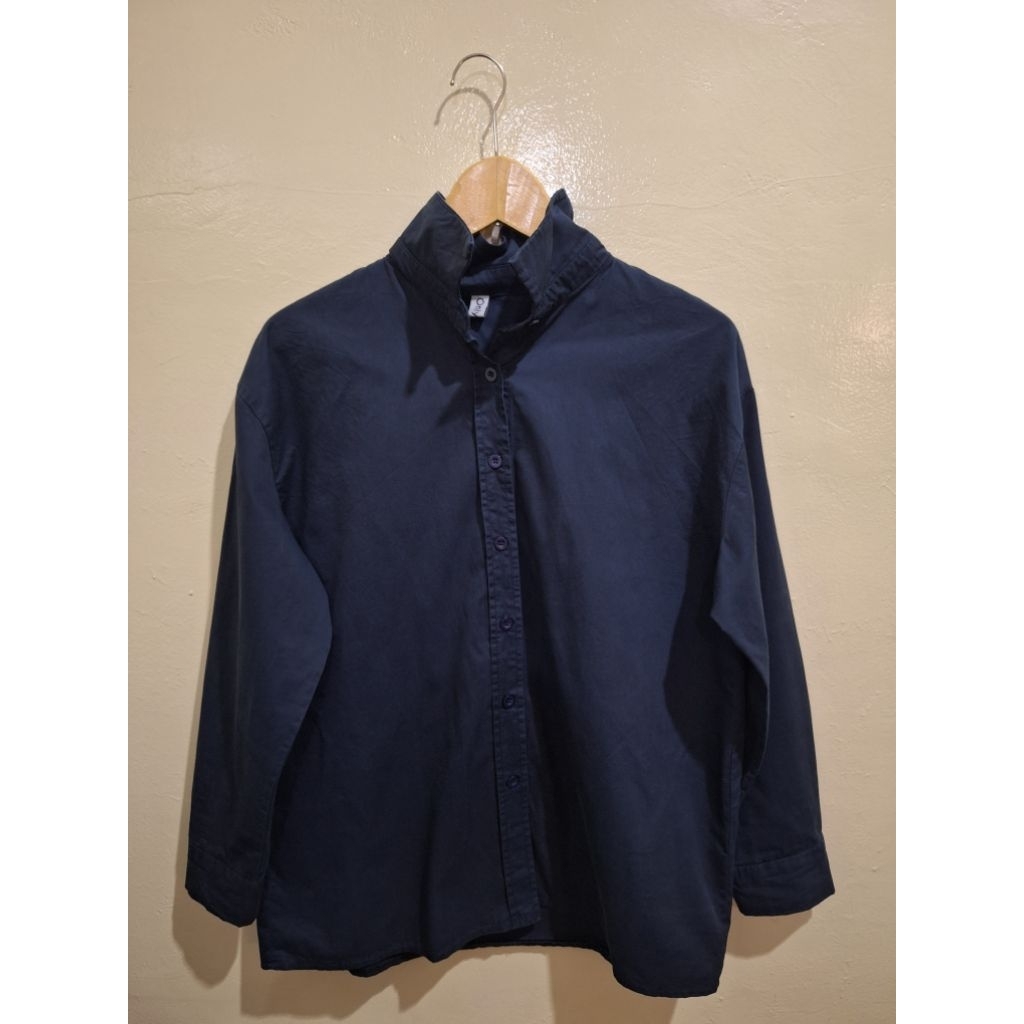 Kemeja wanita biru dongker