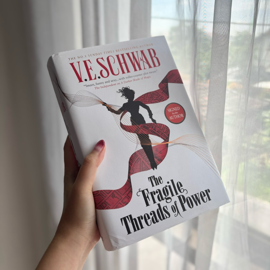 The Fragile Threads of Power (Waterstones exclusive) - buku fantasi