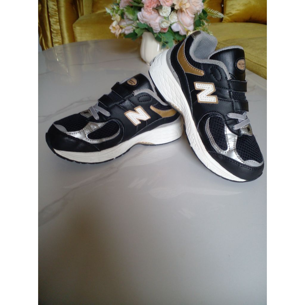 Sepatu Anak Branded Mewah size 32, 5 Insoke 19 cm enbi 2002r Kulit Hitam Preloved