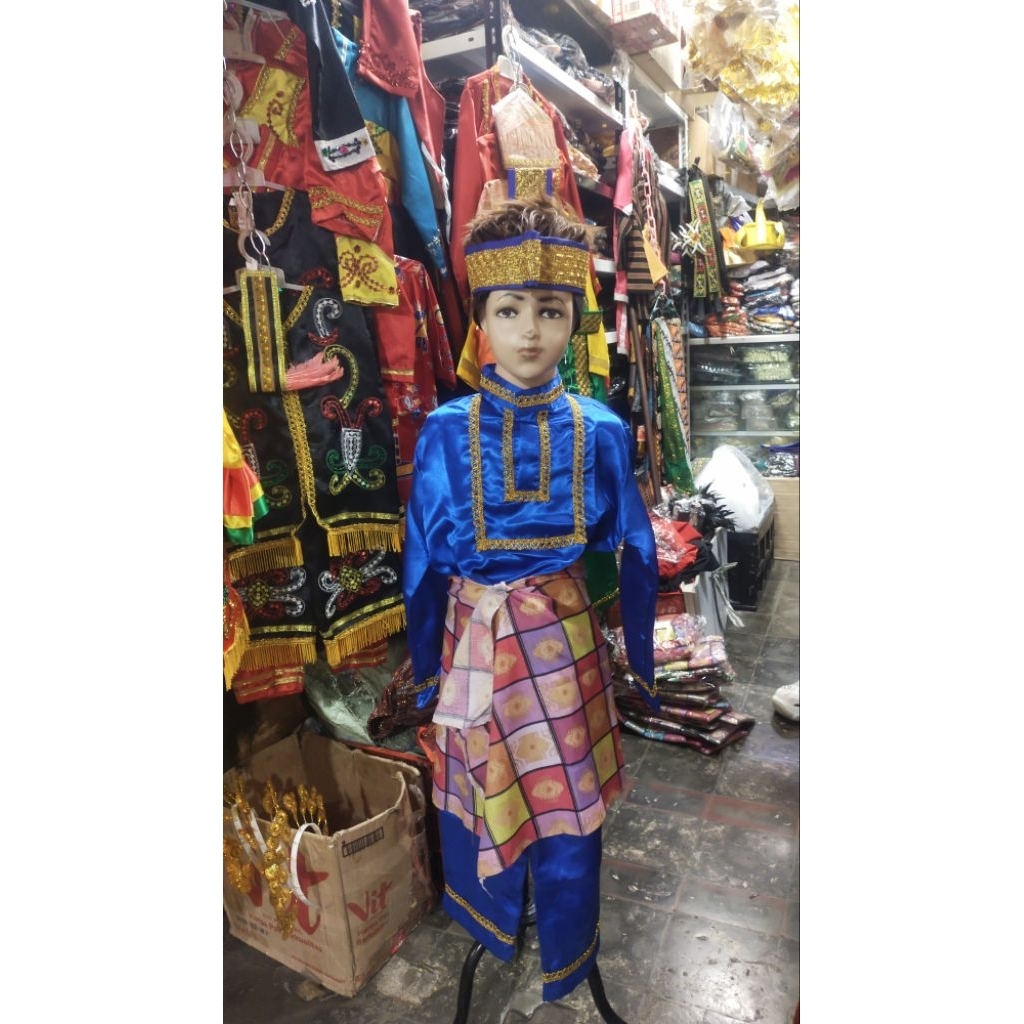 baju adat Makasar anak