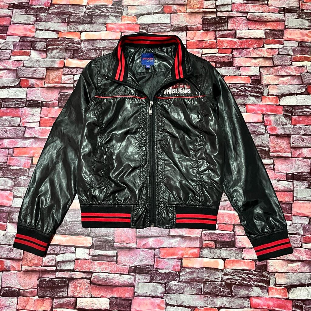 Jaket parasut D.pulse ( Size S || Lebar dada 47 CM Panjang 56 CM )