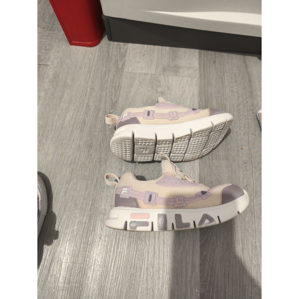 Fila sepatu anak