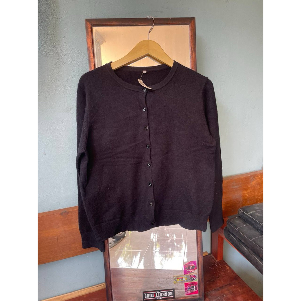 Cardigan kerah o neck kutub not uniqlooo gu preloved