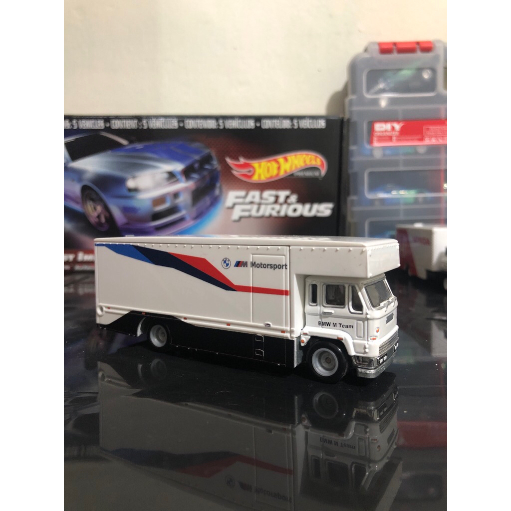 HOT WHEELS PREMIUM TEAM TRANSPORT FLEET FLYER BMW SET