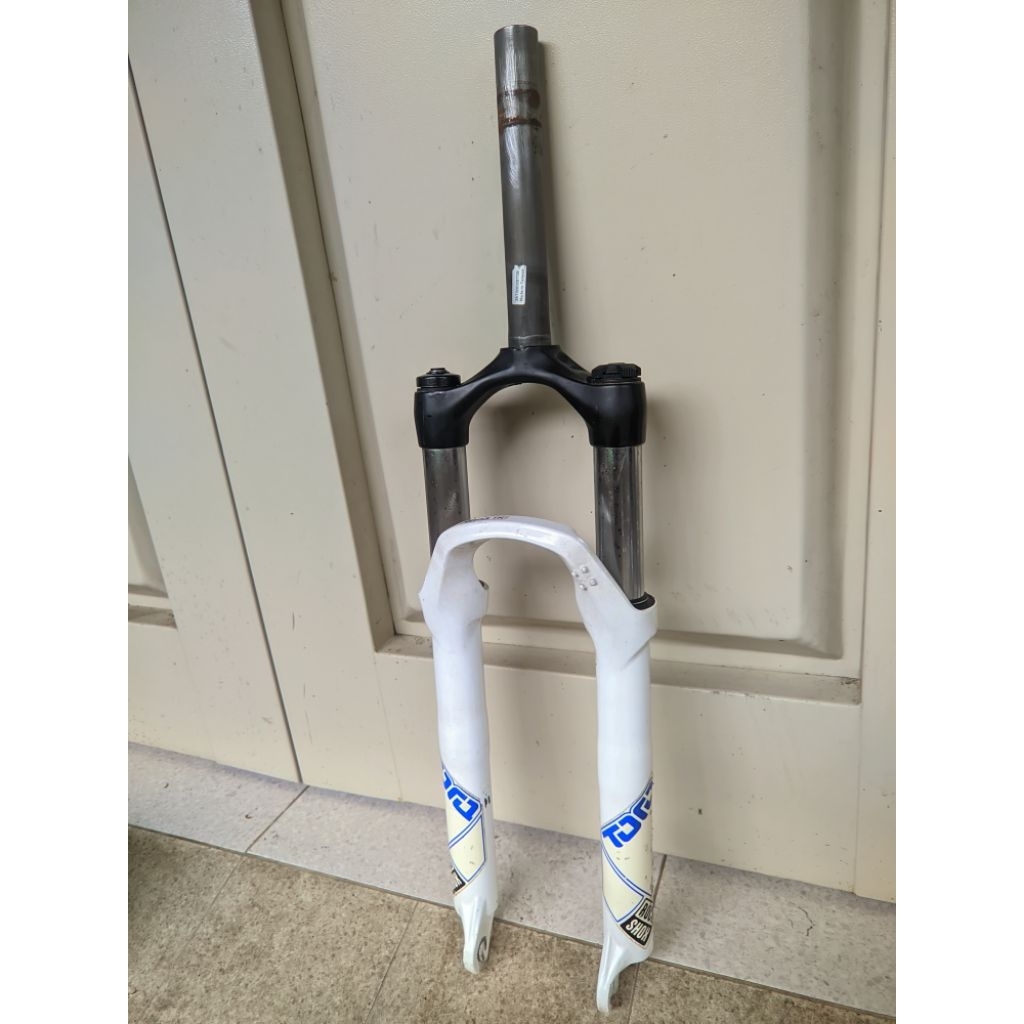 fork rockshock recon Tora ukuran 26