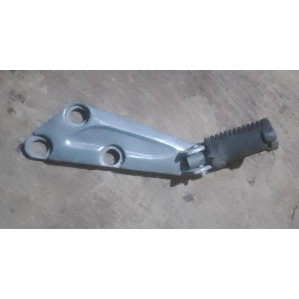 Bustep pijakan kaki belakang kiri original mocin second