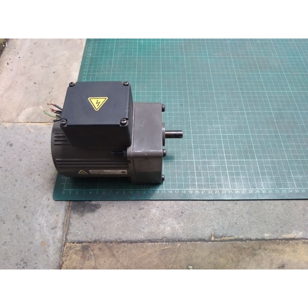 AC Motor 3 Phase PANASONIC 40 watt Gearbox  Rasi0 75:1