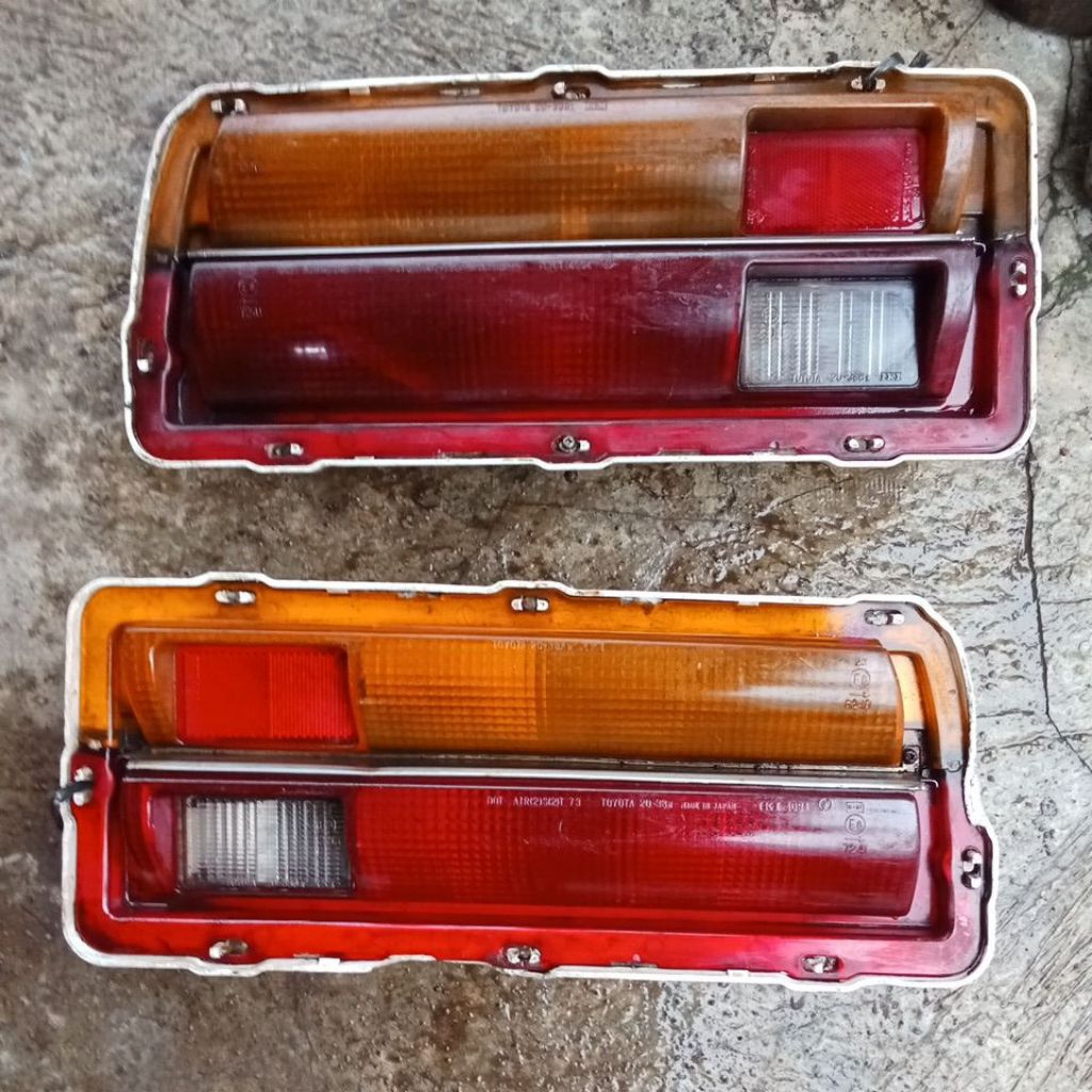 Lampu stop belakang Toyota Corona RT100 ori