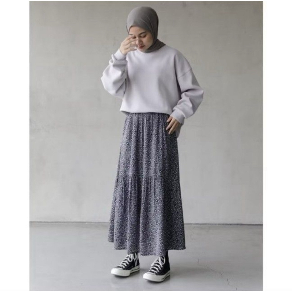PRELOVED Saba Modest Summer Skirt Blue Stars