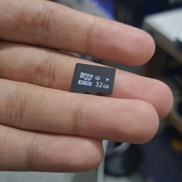 Kartu memory 32 Gb U3 made in taiwan (kondisi bekas pemakain CCTV) tidak terpakai karena upgrade GB
