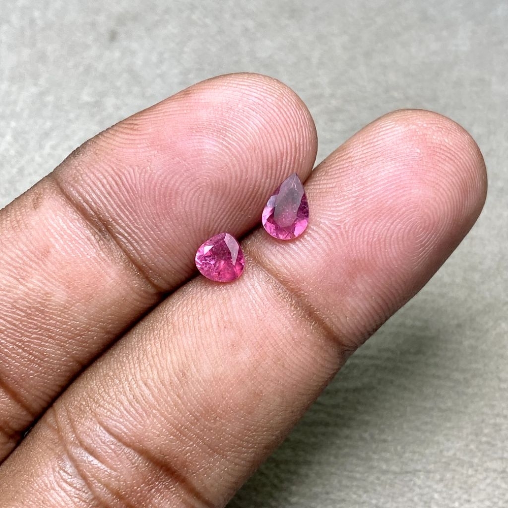 Natural Pink Tourmaline batu rubellite Tourmaline batu turmaline ukuran kecil pear shape 2pcs