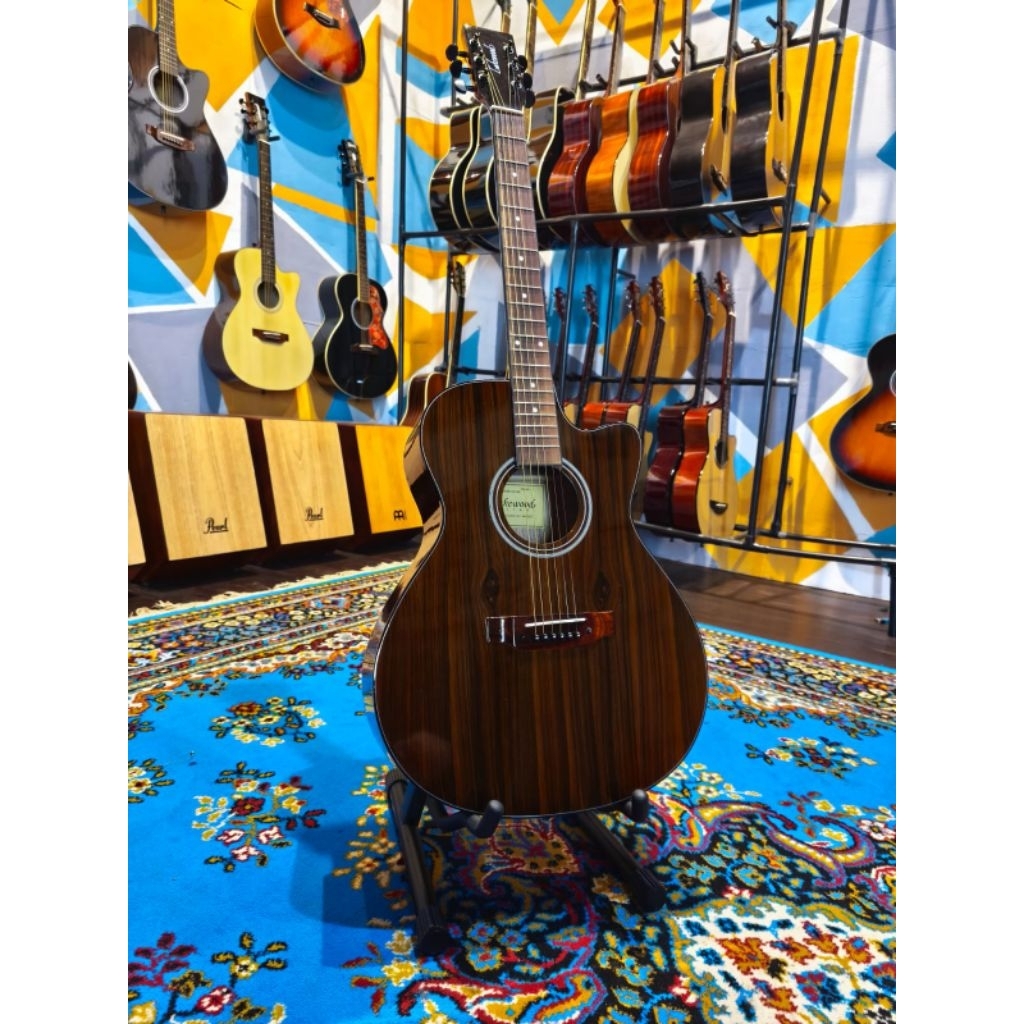 Gitar Akustik Lakewood