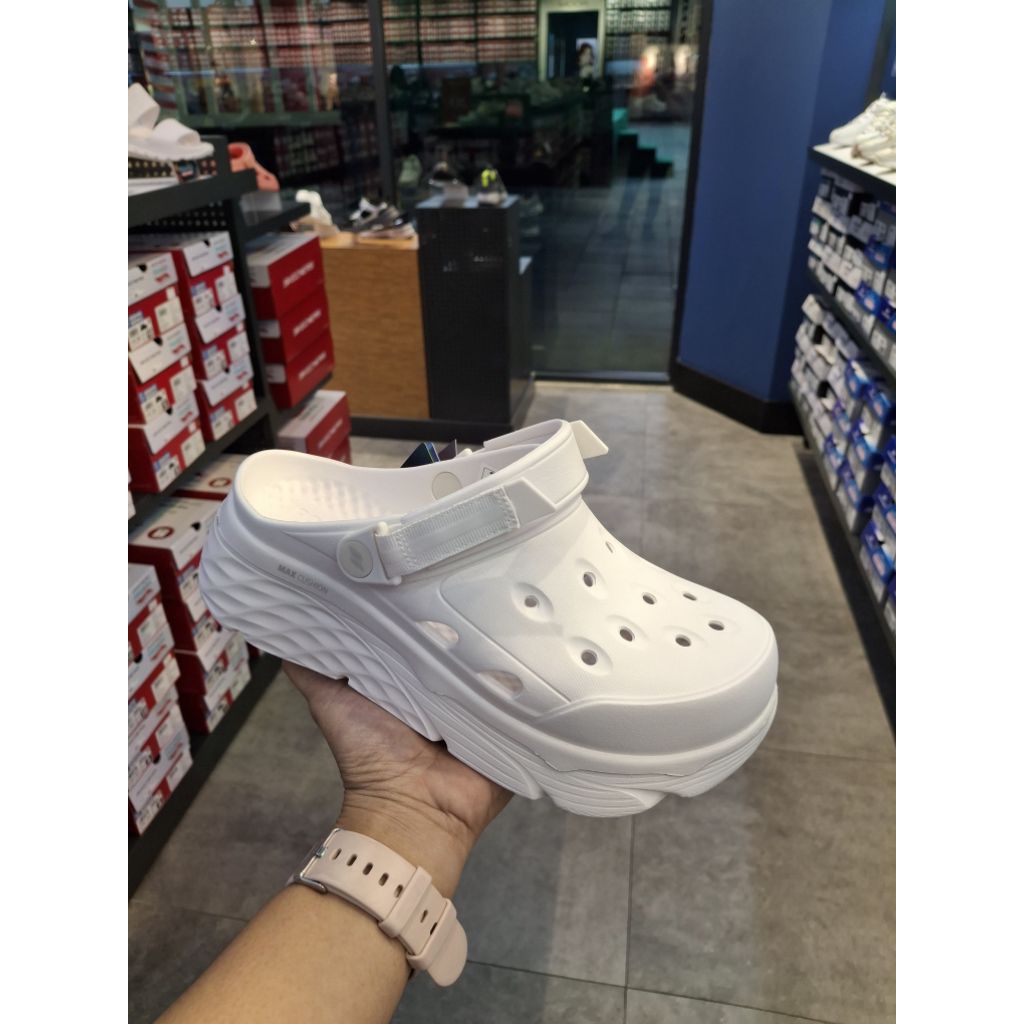 Skechers  Max Cushioning Foamies Women's Sandal