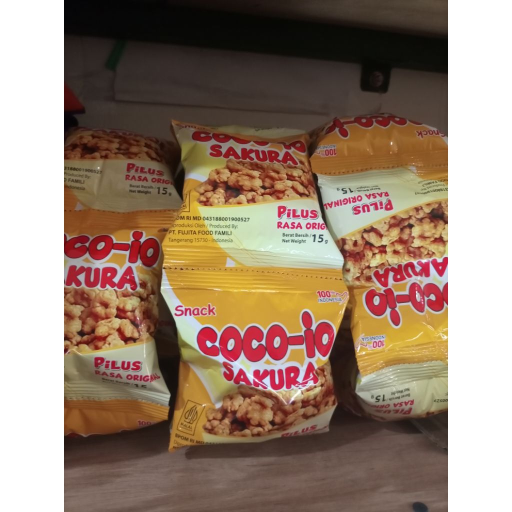 1 dus isi 12 renceng@10 pcs coco io sakura Snack asin gurih renyah murah
