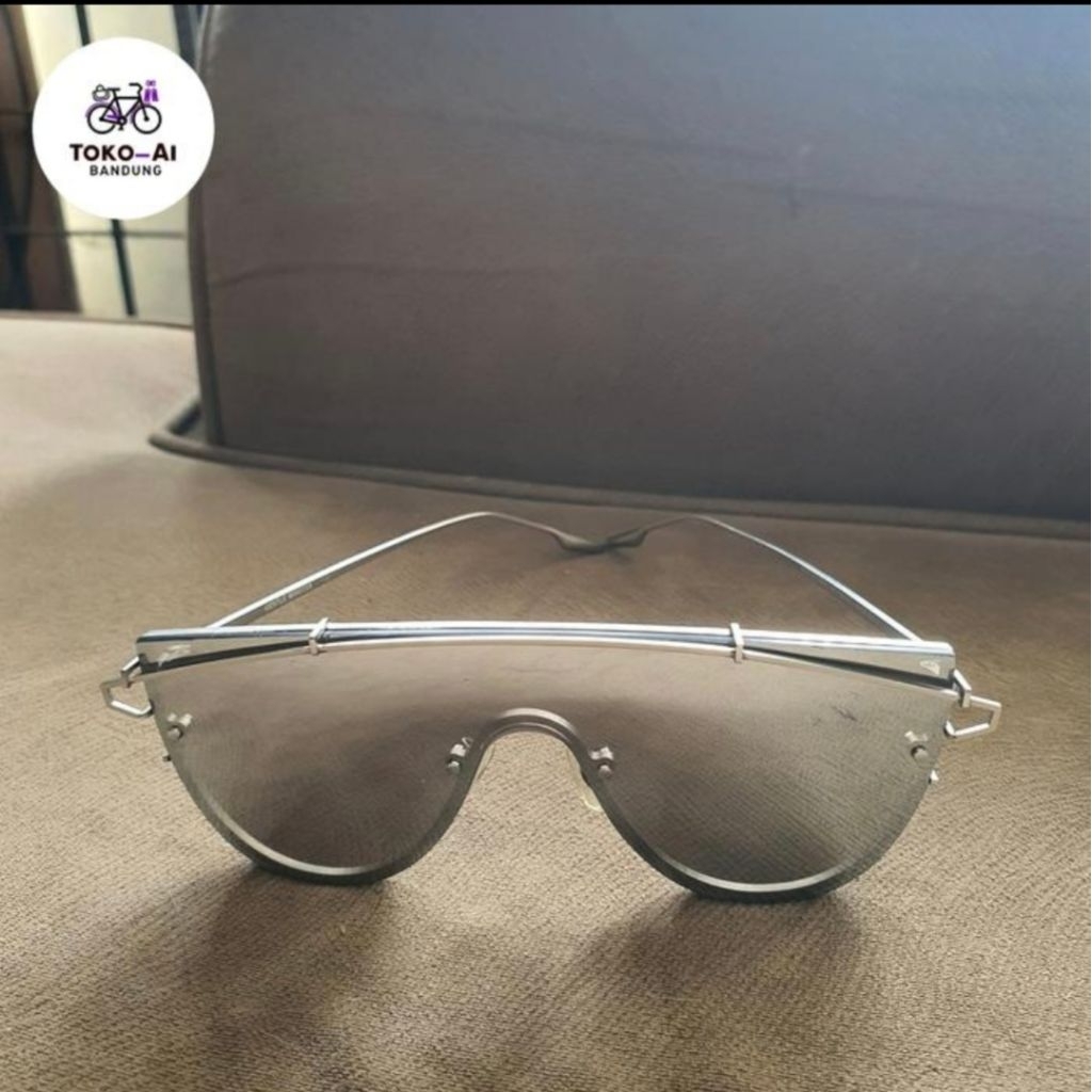 Sunglasses GENTLE MONSTER Love Punch (PreLoved)