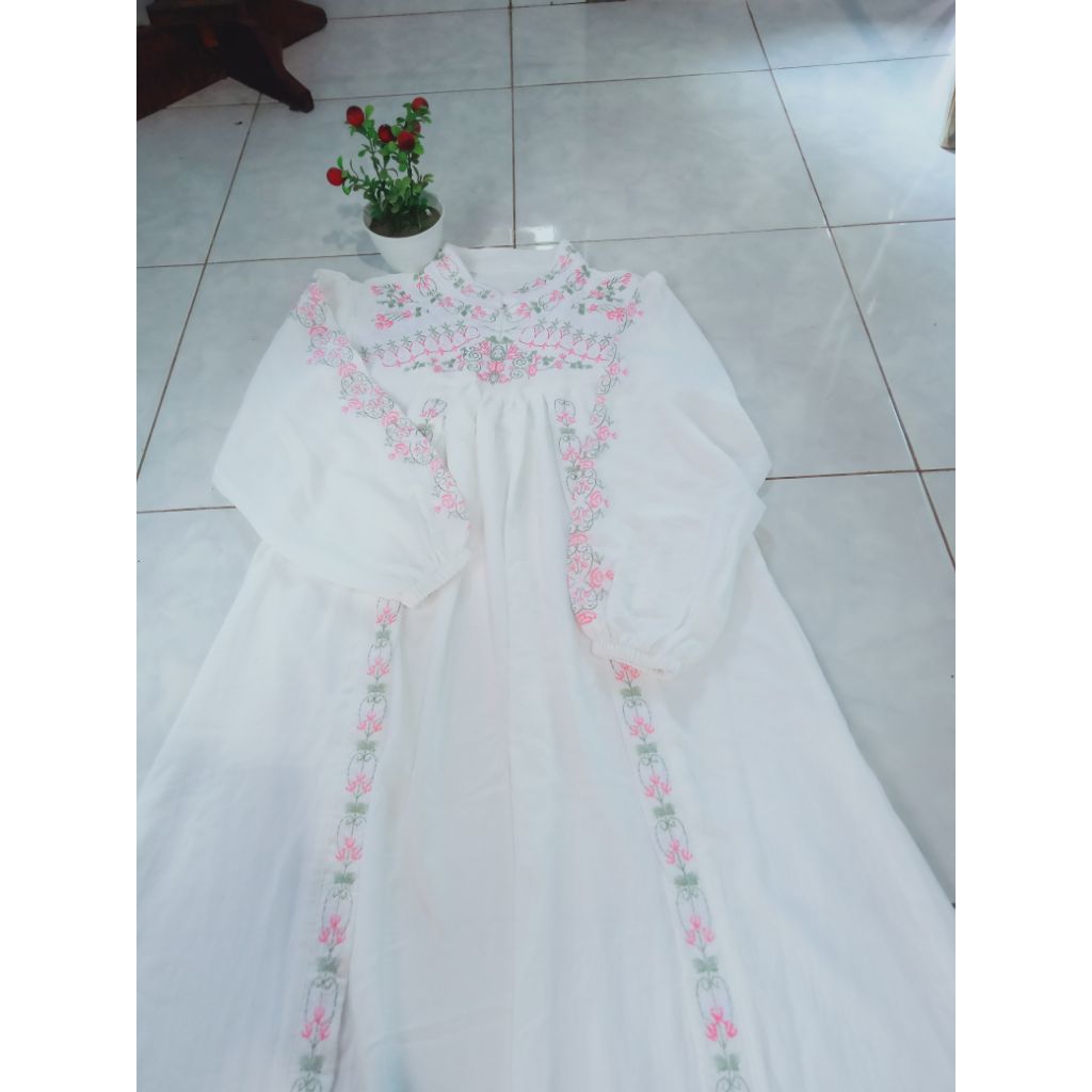 abaya putih/gamis putih remaja/gamis putih terbaru /gamis cantik