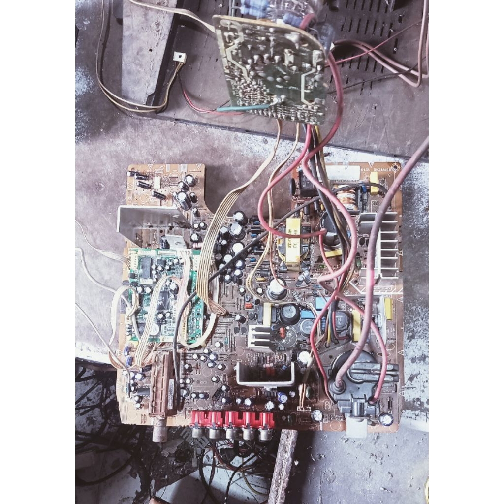 mesin tv polytron 21 inc slim ew normal siap pake