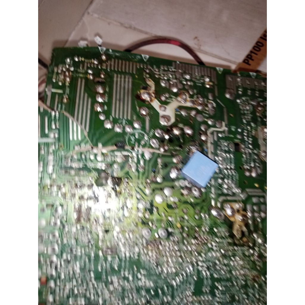 mesin tv Polytron model u  29in ada retak untuk kanibalan