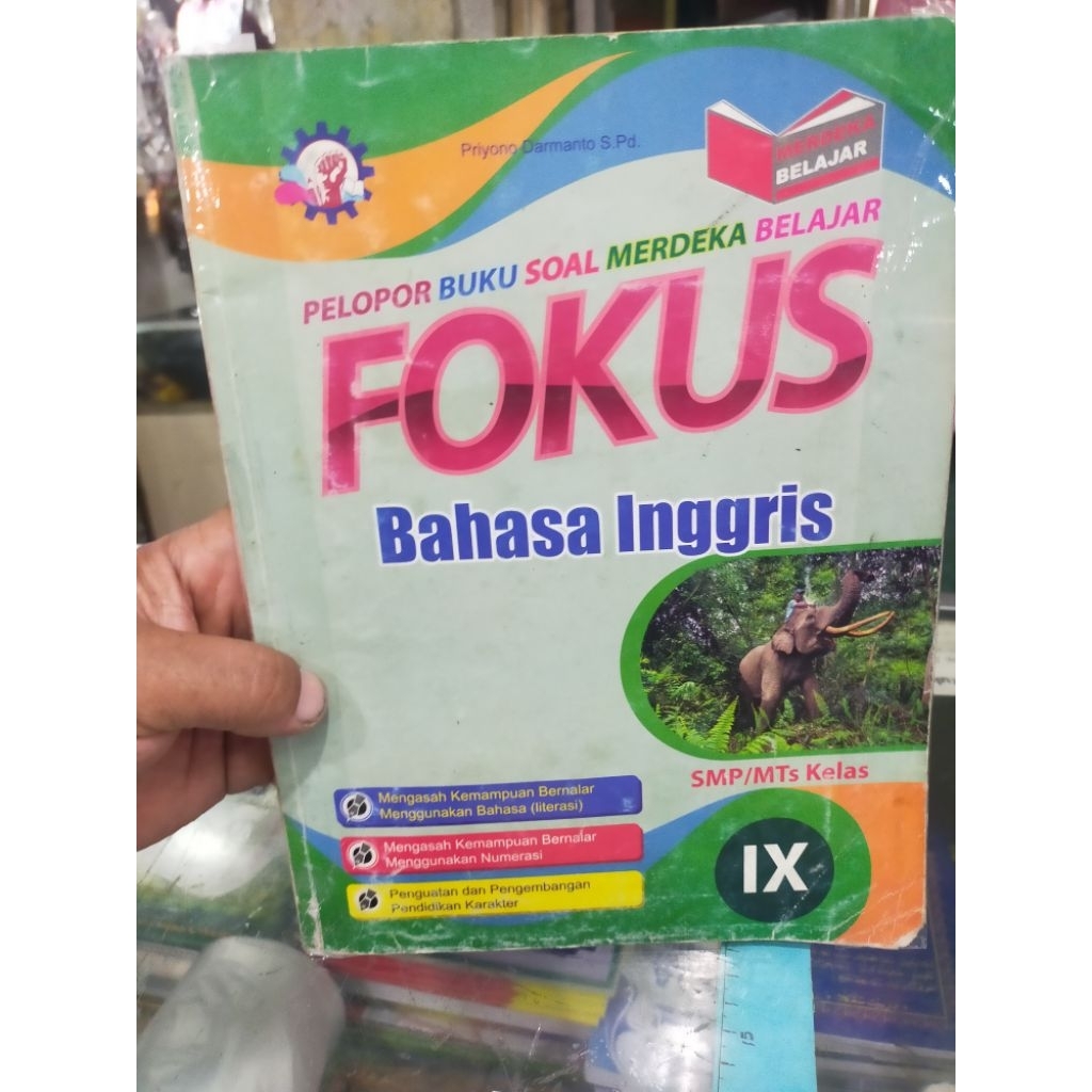 Fokus Bahasa Inggris kelas 9 SMP Kurikulum merdeka bekas masih bagus dalam nya original Asli