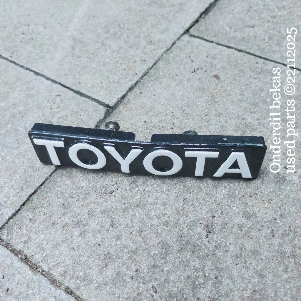 emblem grill Toyota crown 1990