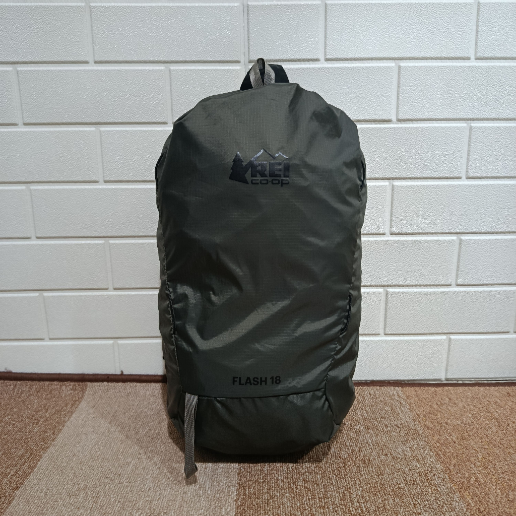 Tas Ransel Rei Co-op Flash 18L Backpack Rockwall Original Unisex Backpack Hiking Traveling