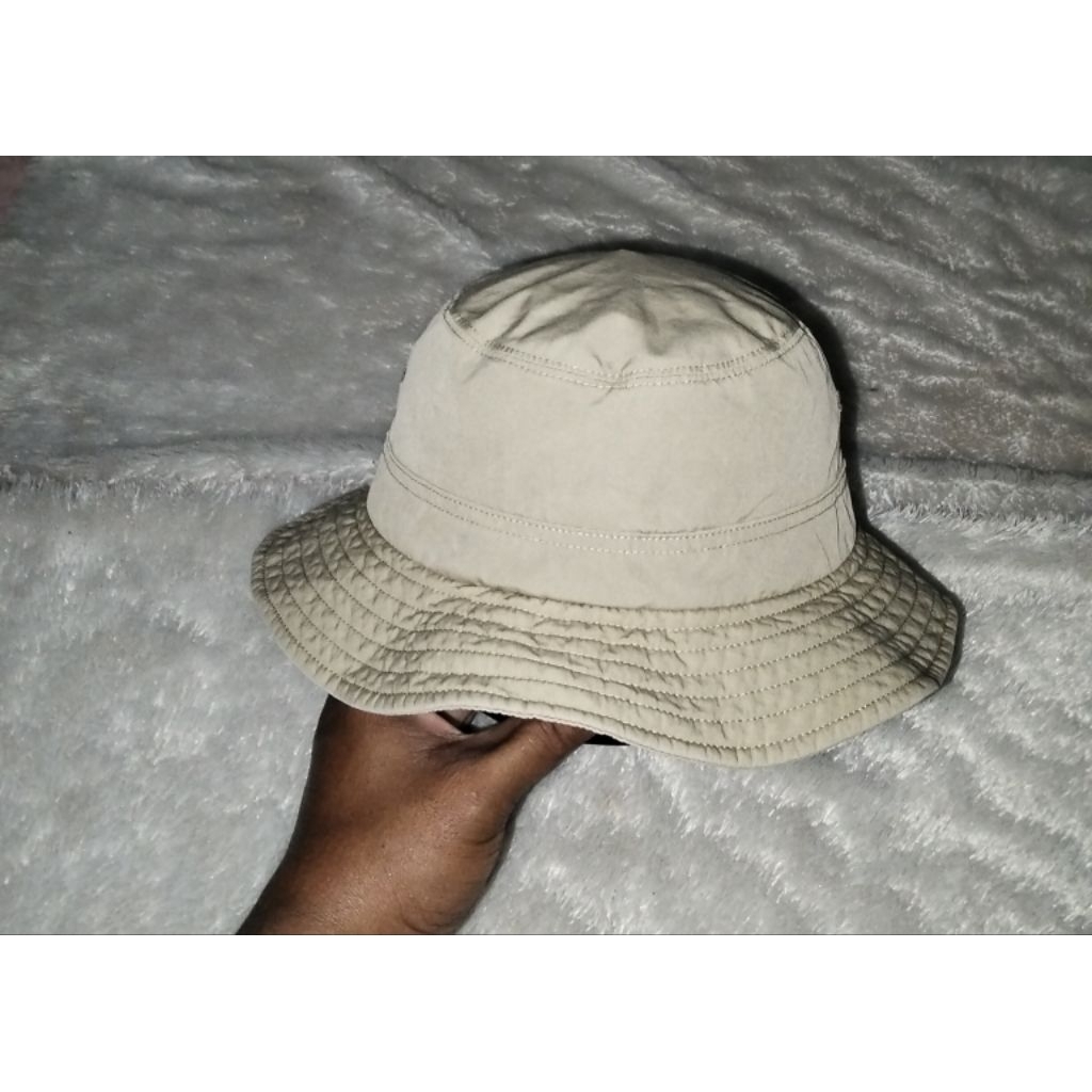 Topi Bucket UNIQLO coksu Size 57 - 59cm Second