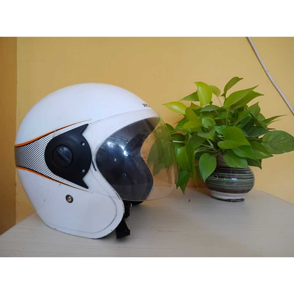 Helm Scoopy Putih Original Second 2022-2024