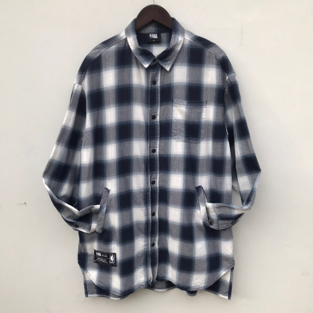 Kemeja Luaran by Nba Chicago Bulls Veterano Shirt Blue/White sz Medium Oversized