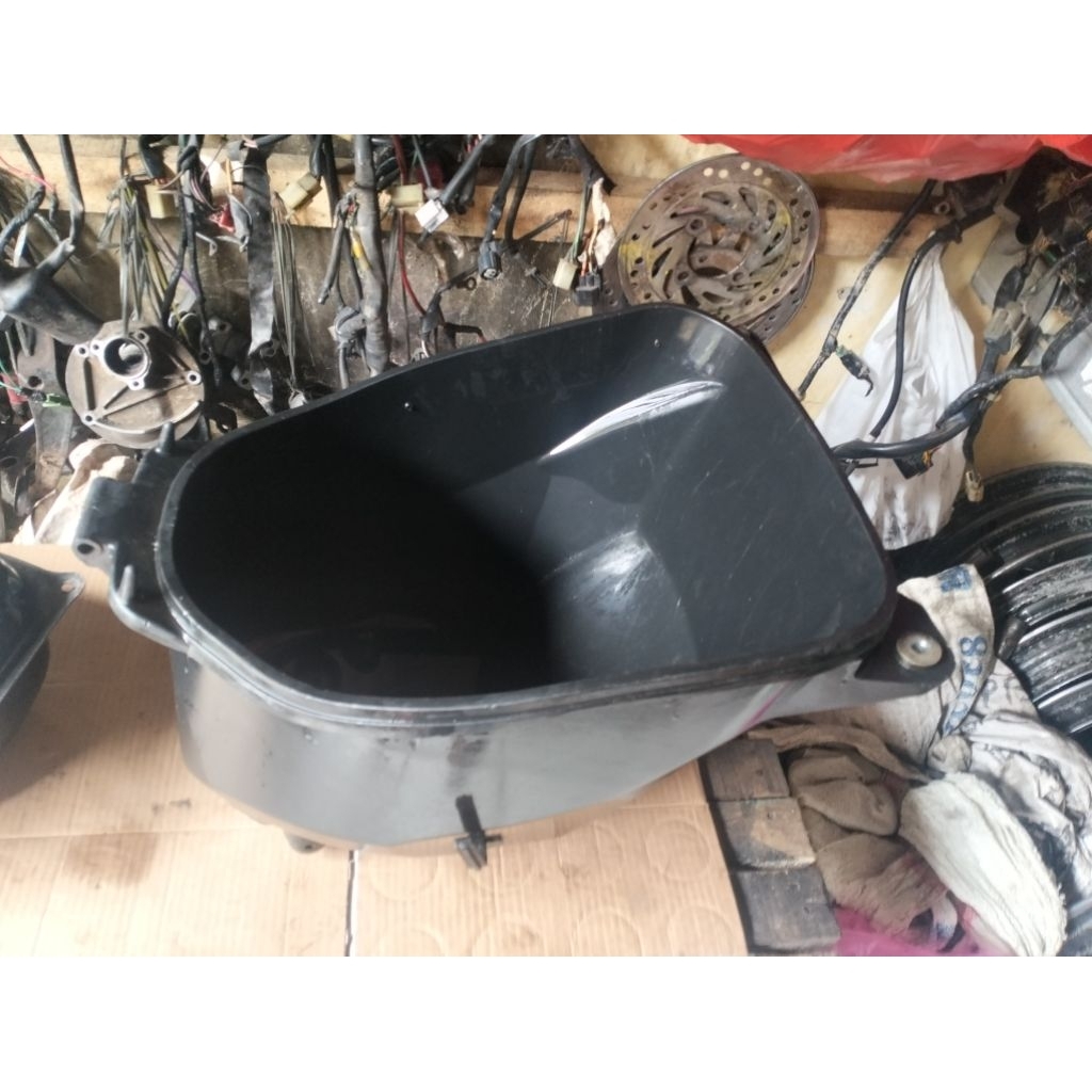 BOX BAGASI HONDA SUPRA X 125 HELM IN ORIGINAL COPOTAN