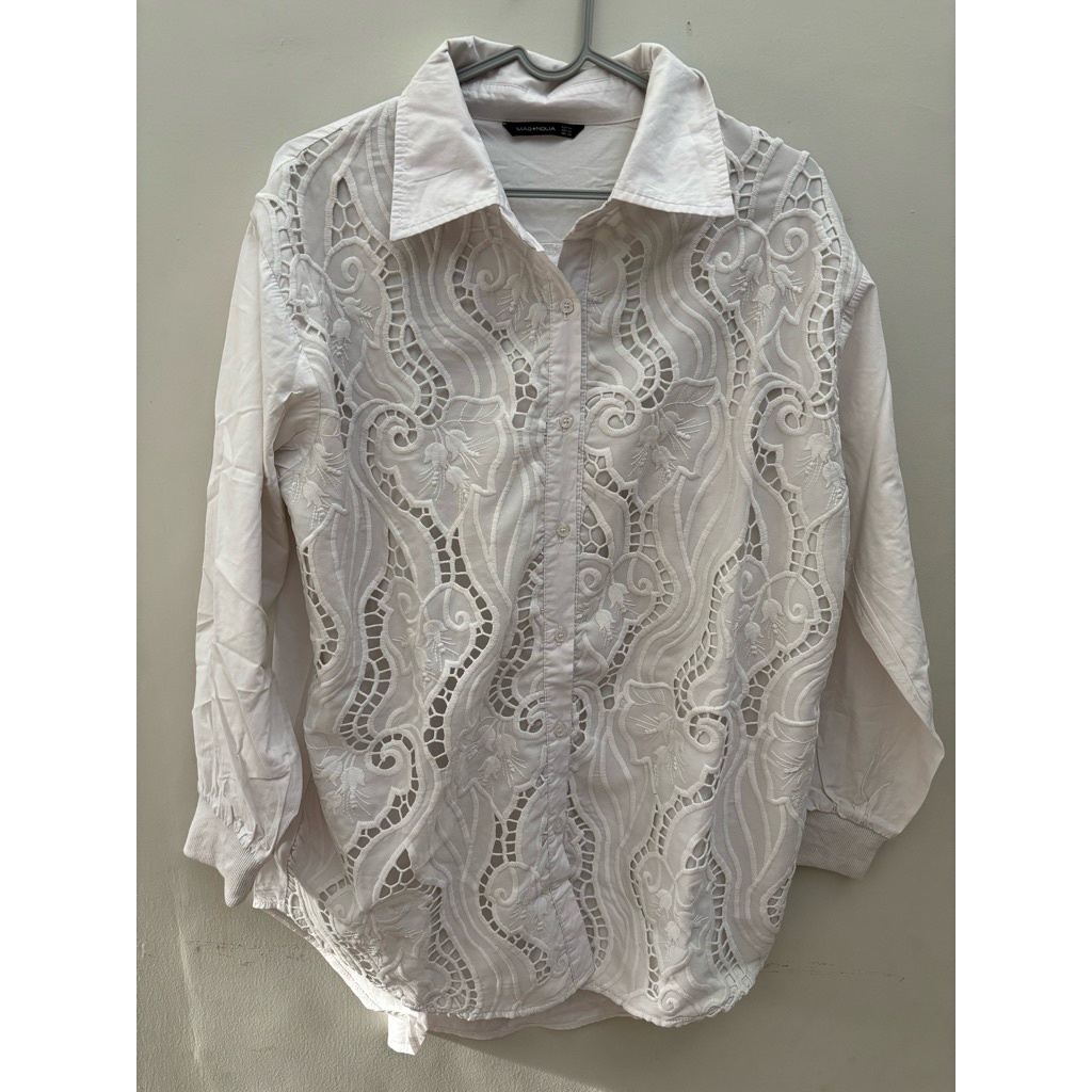 [PRELOVED] KEMEJA LACE PUTIH SIZE M MERK MAGNOLIA