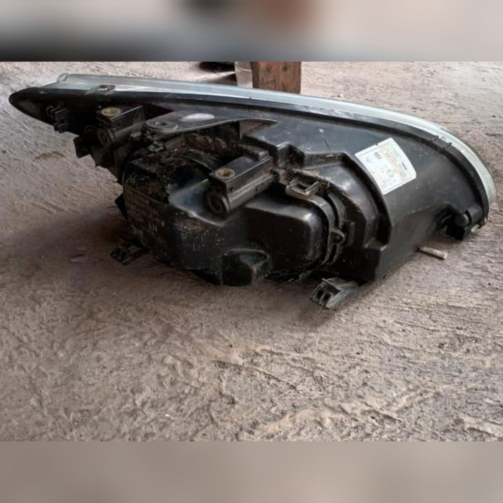 Headlamp Ford focus Tahun 2005-2007(kiri)