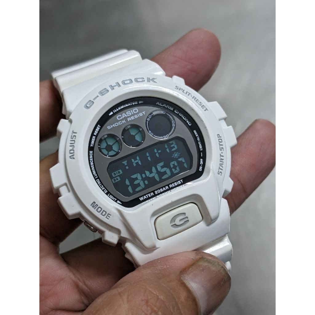 Casio G-Shock DW 6900NB