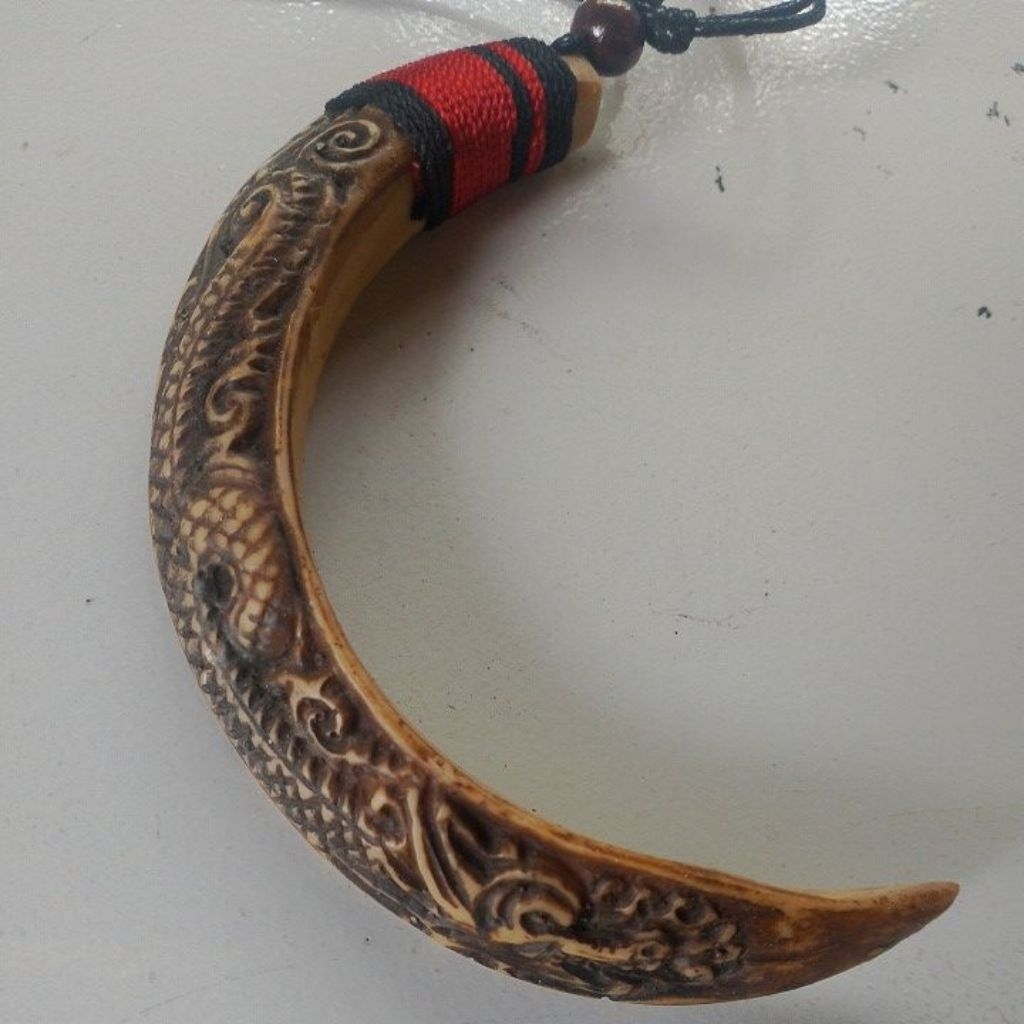 kalung taring ukir naga