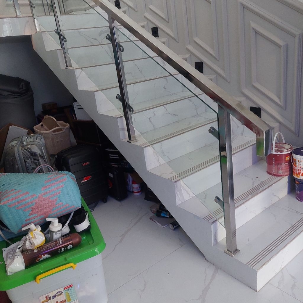 Railing tangga & balkon stainless + kaca tempered