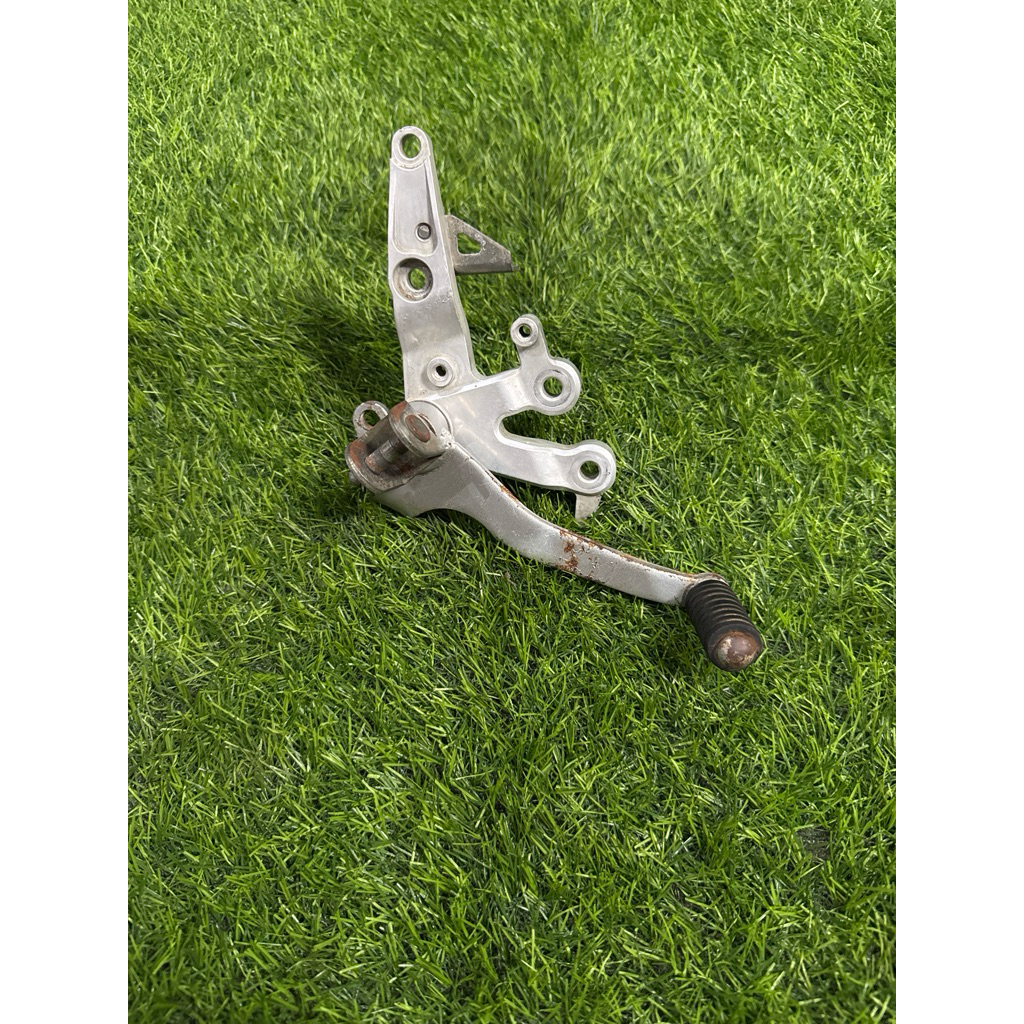 Footstep postep depan yamaha r15 v2 original copotan