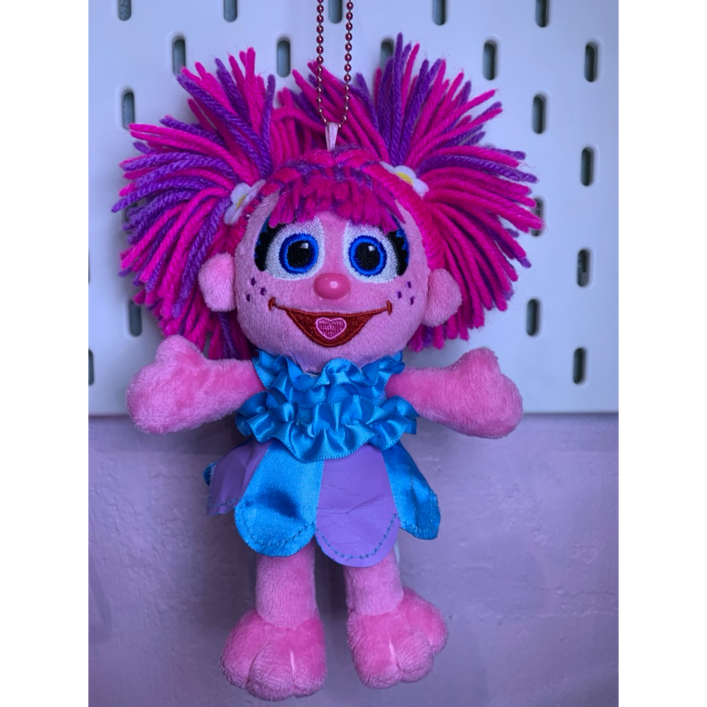 Gantungan kunci Abby sesame street