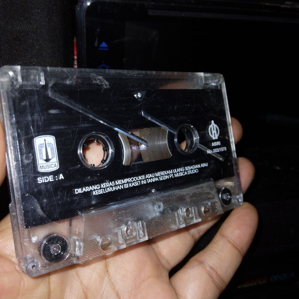 Kaset kompilasi Iwan Fals no cover