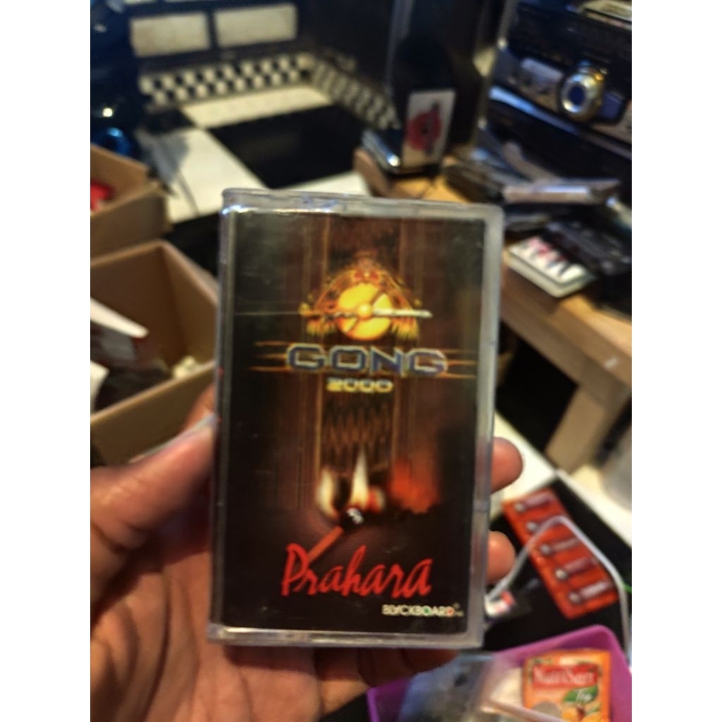 Kaset Gong 2000 album Prahara second