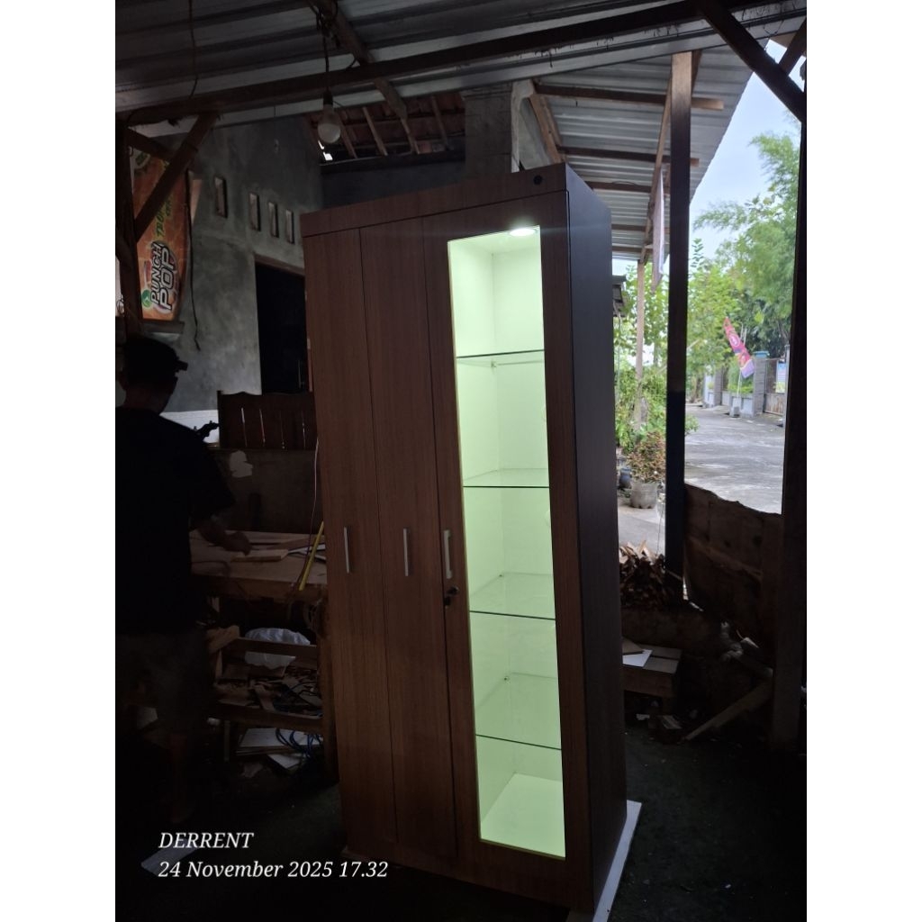 lemari tas dan jilbab 2 slid