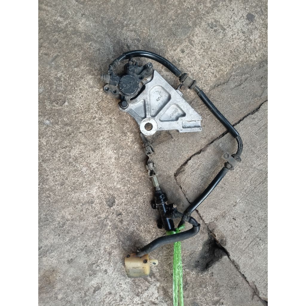 rem belakang tiger revo