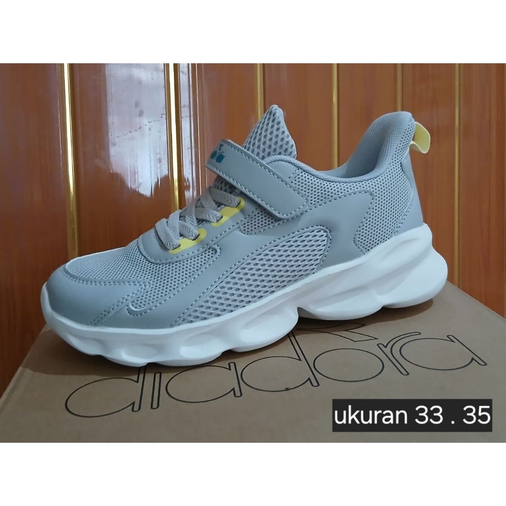 sepatu sport diadora anak original