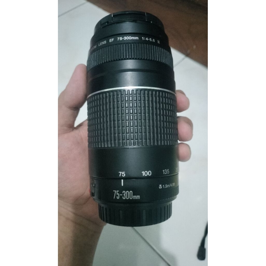 Lensa tele Canon 75-300 mm