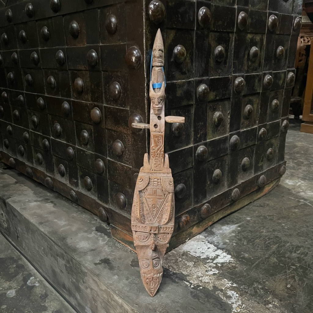 Alat Musik Hasapi Kecapi Tradisional Suku Batak Toba Ukir Kayu Kecil Lawas Jadul Tua