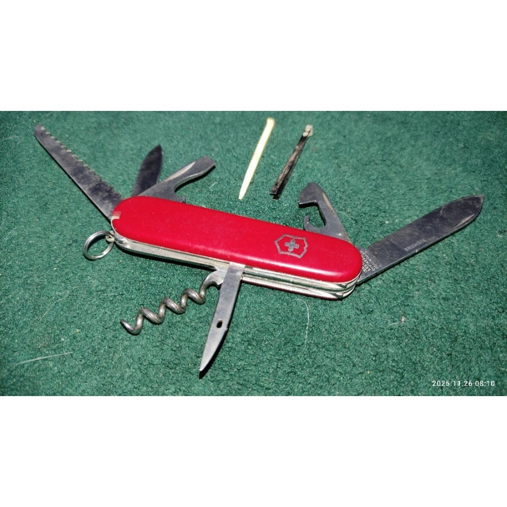 Victorinox Huntsman swiss army Red