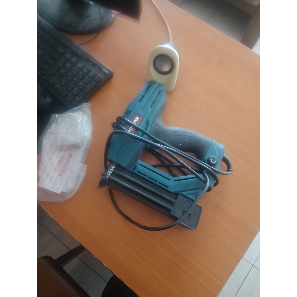 paku tembak elektrik