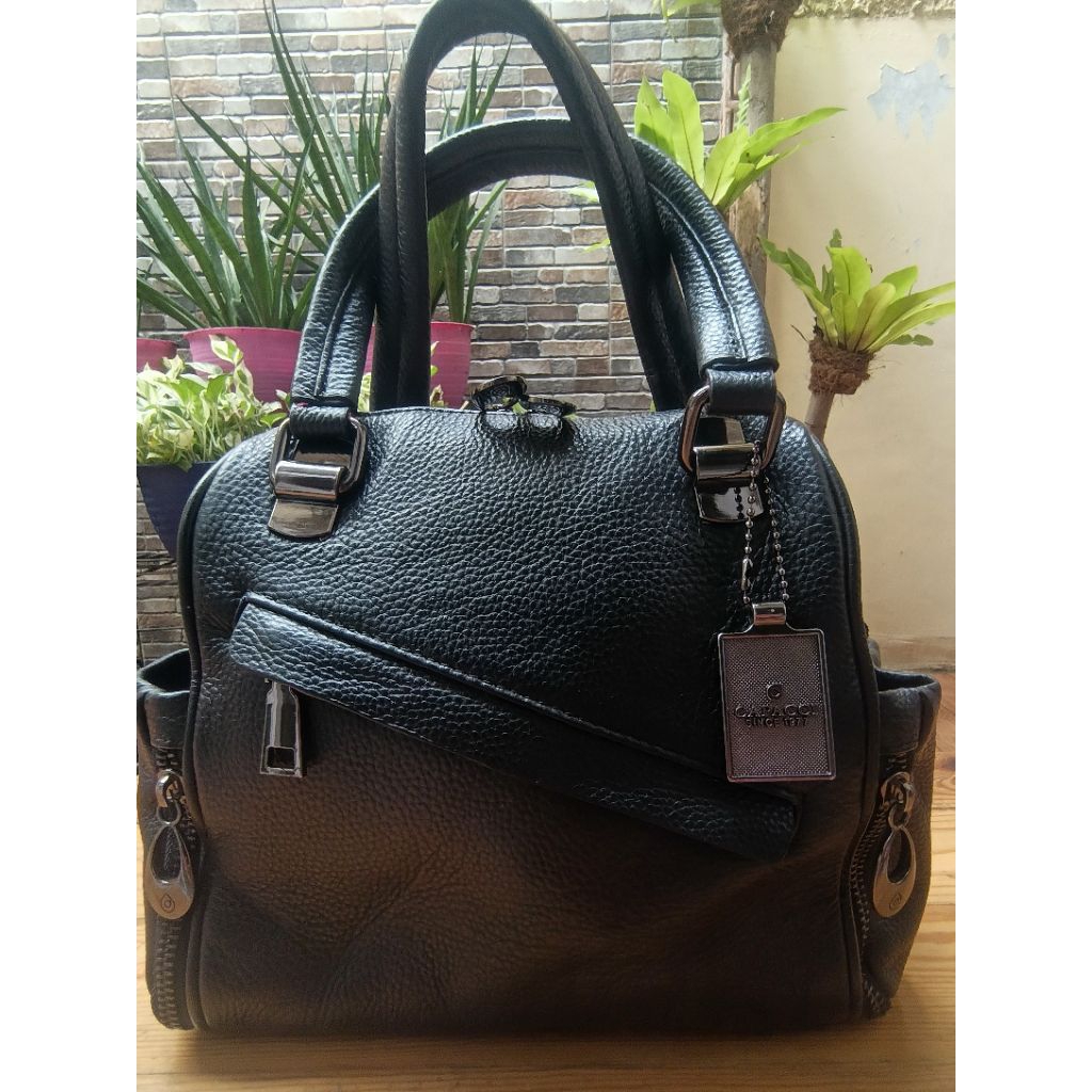 Slingbag brand CAPACI