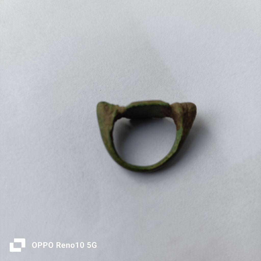 cincin perunggu kuno era Majapahit barang temuan C07