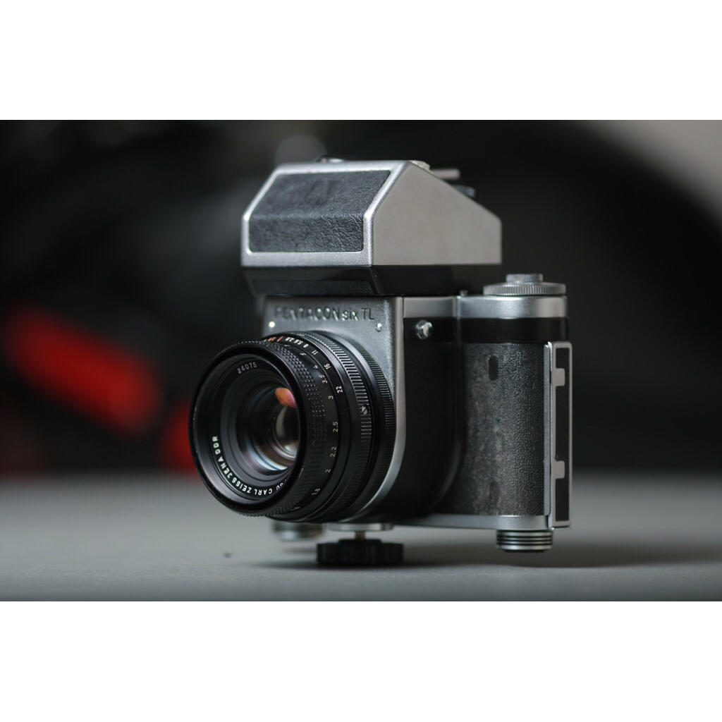 pentacon six medium format