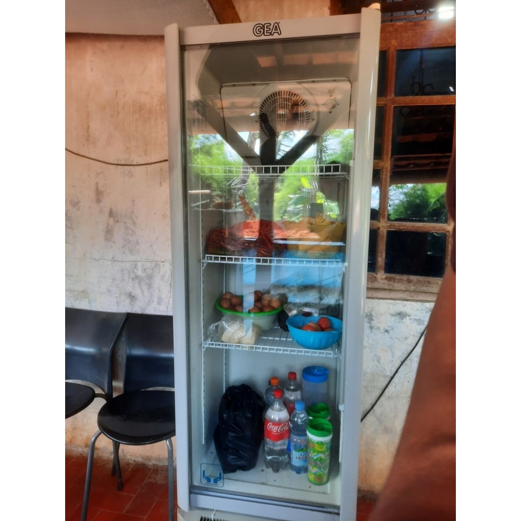 SHOWCASE COOLER